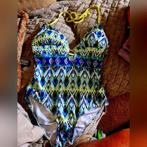 Bobbie Brown bathing suit size large. Never worn was wrong size